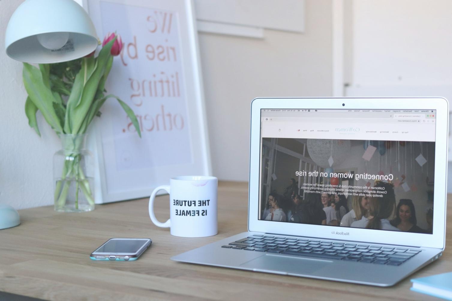 Knowledgestreamline office environment with natural lighting